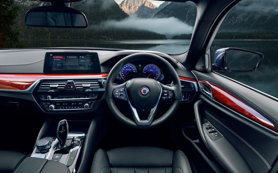 Торпедо Alpina D5 S Allrad Limousine (G30) 2017 года  (фото 8 из 17)